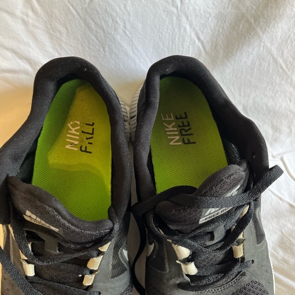 👟🌸GUC Nike Sneakers, black and white, size 10.5 - Picture 9 of 12